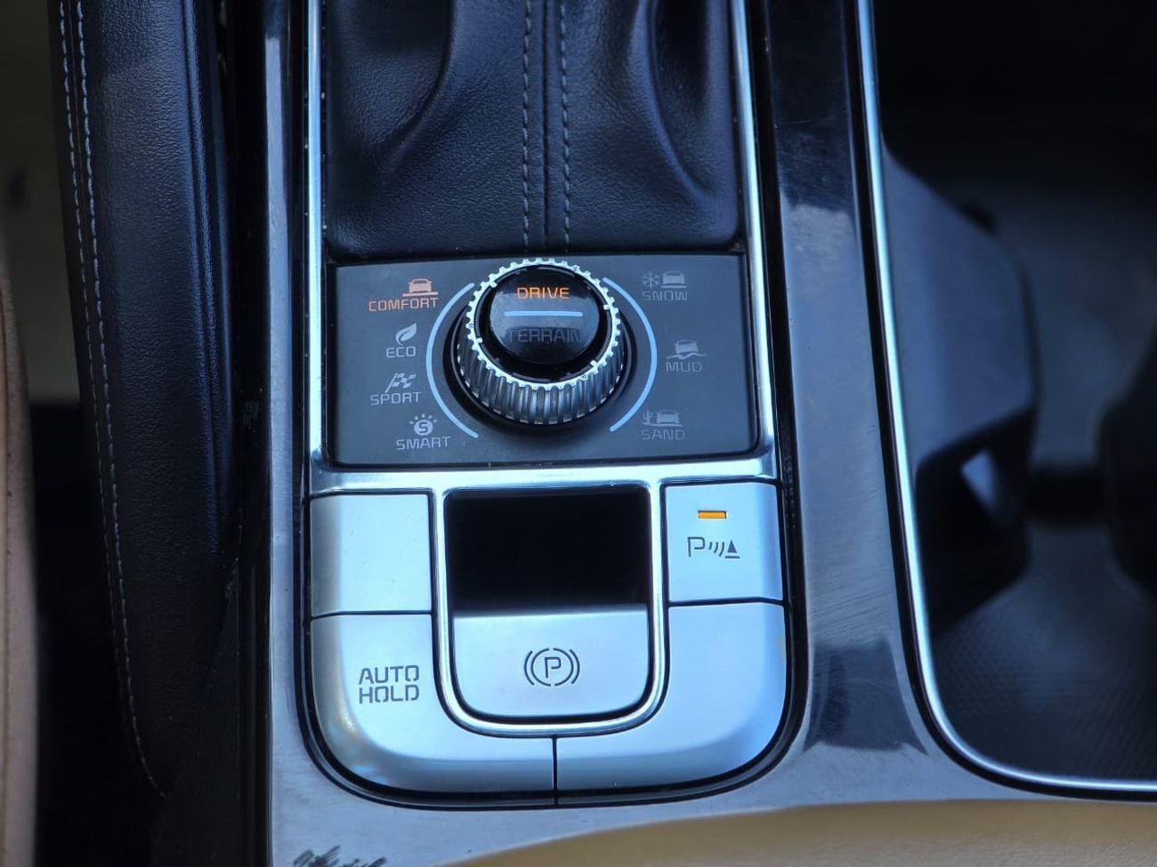Kia Telluride EX 3.8L KIA TELLURIDE 2020 GCC // 2KEYS // ALL WHEEL DRIVE // PERFECT CONDITION // FULL OPITION // A