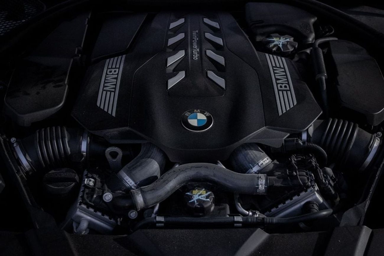 BMW 750Li xDrive 4.4L (523 HP)