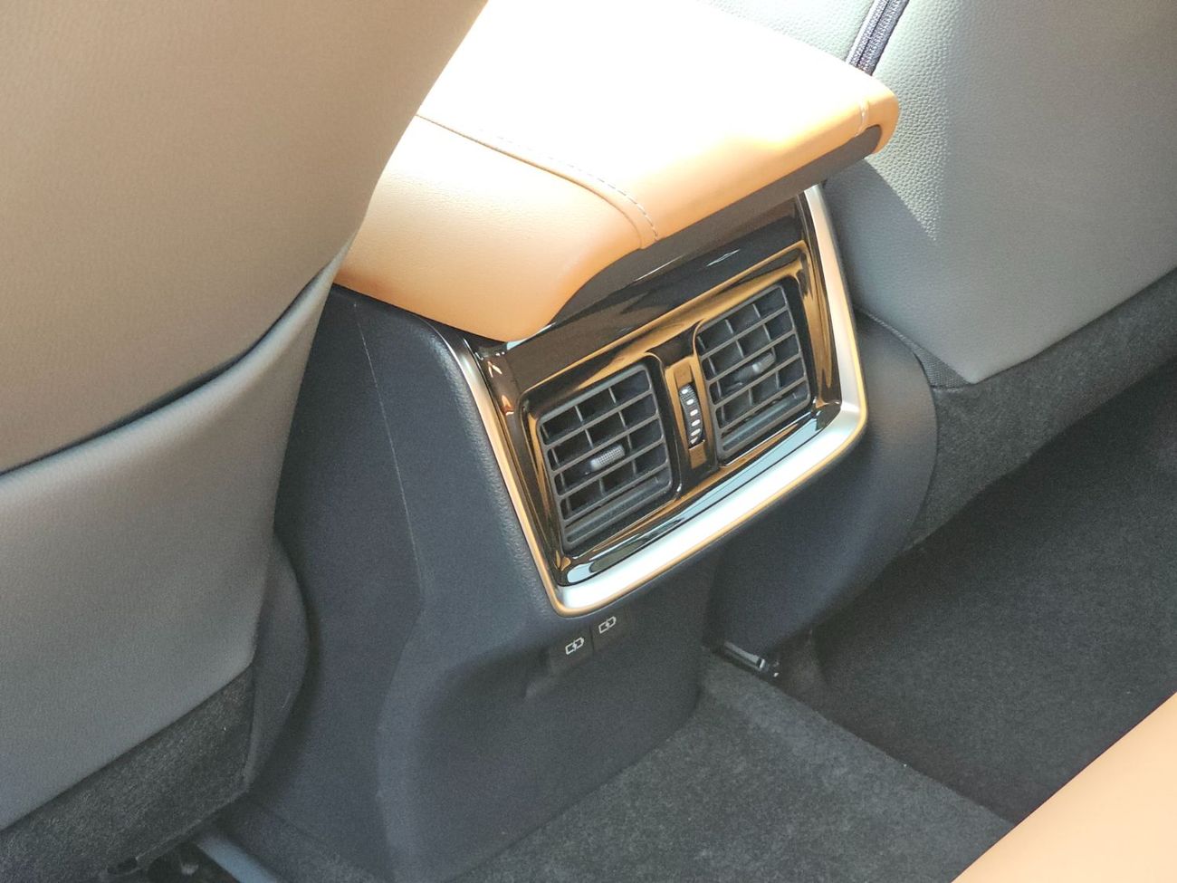 تويوتا فينزا Toyota Venza 2.0L Petrol, Model 2025 Color Black