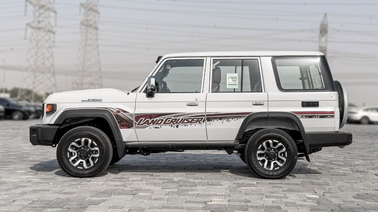 تويوتا لاند كروزر 70 LC76 LX 2.8L AT Diesel 2026 (White-Brown) Omani