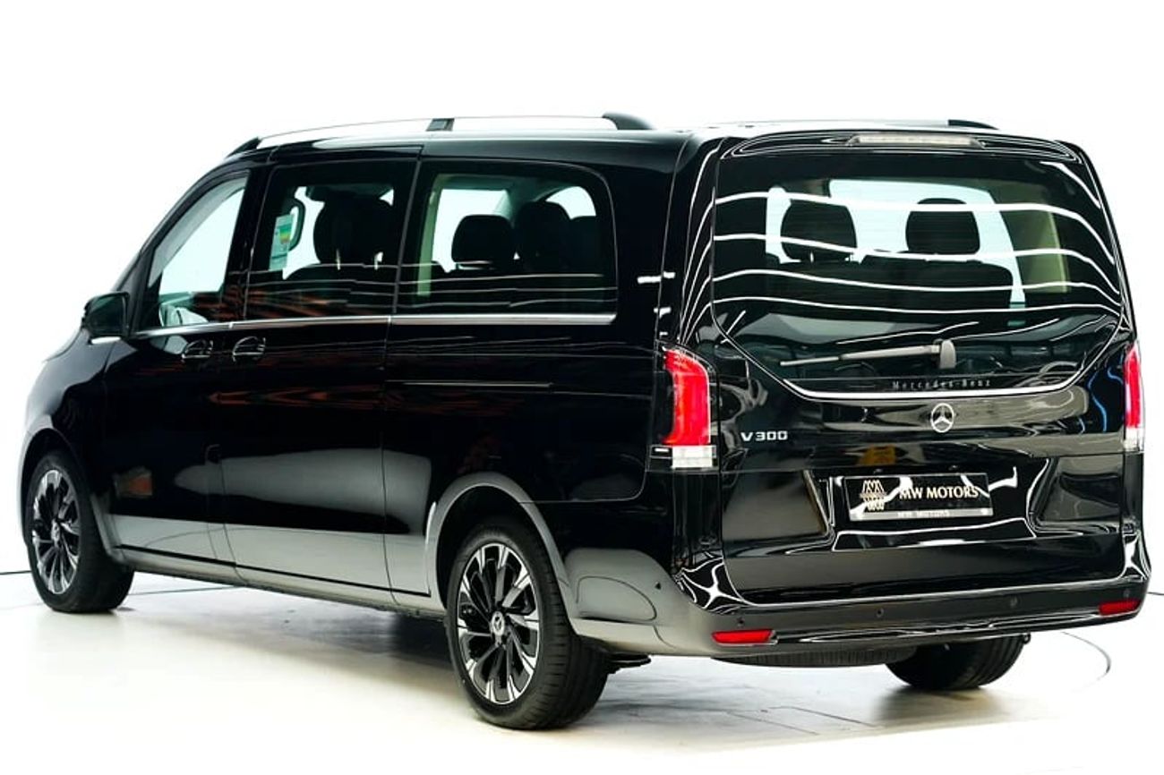 Mercedes Maybach V Class Maybach V300 AVANTGARDE | GCC 0km | Agency Warranty | 360 View | 64 colors Ambeint Lights