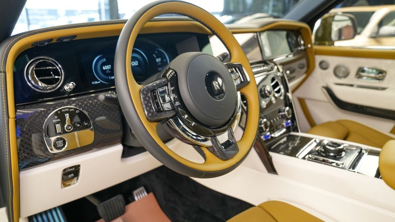 رولز رويس كولينان Rolls Royce Cullinan Black Badge - Bespoke Chartreuse - 2025