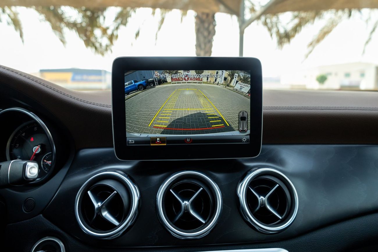 Mercedes-Benz GLA 250 Std 2.0L (211 HP)