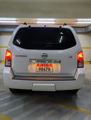 Nissan Pathfinder LE