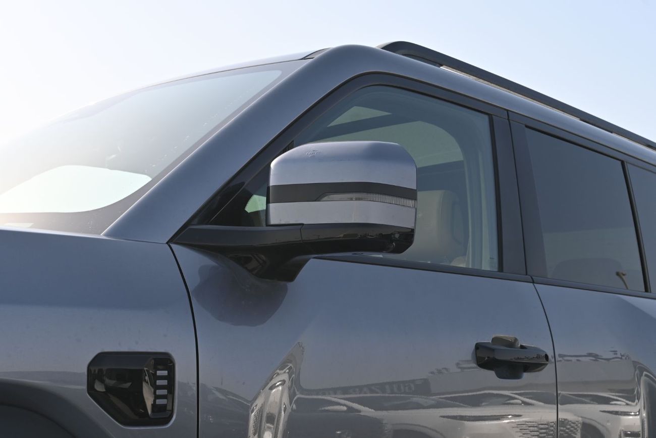 BYD Leopard 5 BYD Leopard 5 Flagship 1.5L Turbo + Plug-In Hybrid Dual Motor Model 2024 Color Grey