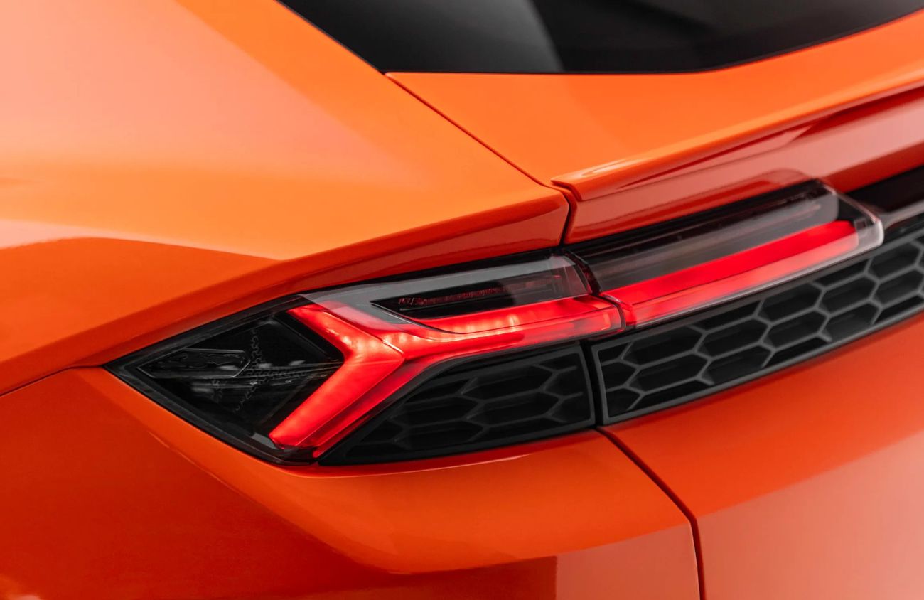 لامبورغيني اوروس 4.0L V8 Twin-Turbocharged Engine + eMotors