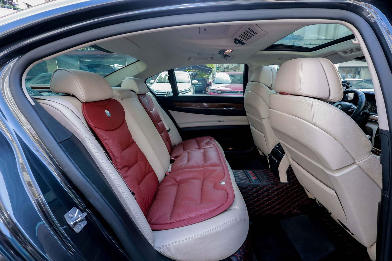 بي أم دبليو 730Li Executive 4.0L (4 Door)