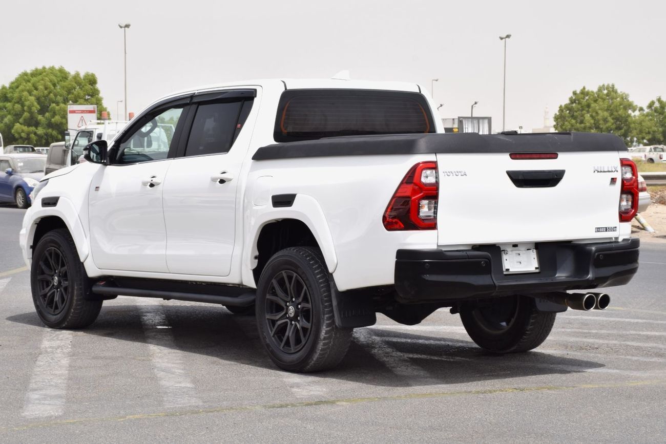 Toyota Hilux GR Sport 2.8L GR Sport 2.4L