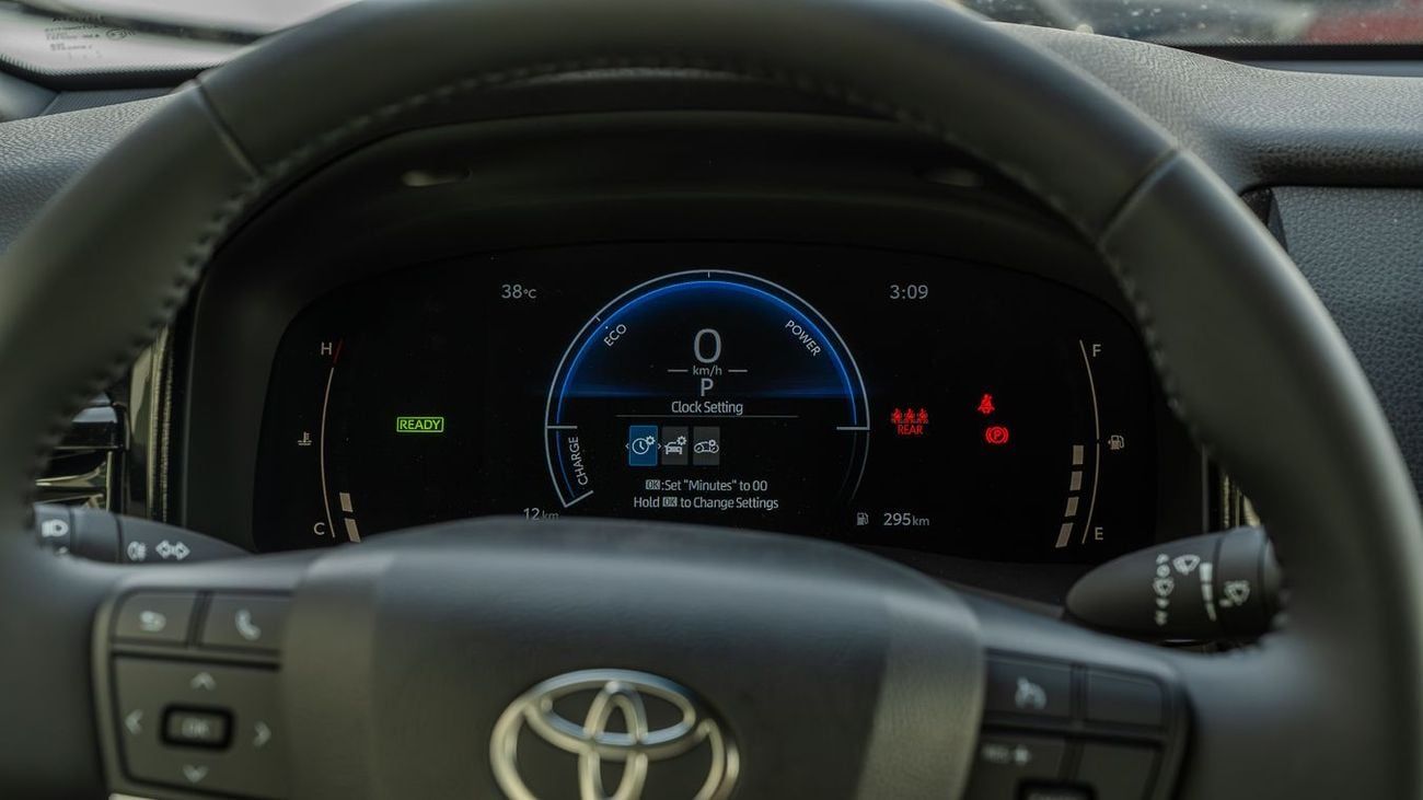 Toyota Camry LIMITED HEV Limited 2.5L Hybrid TOYOTA CAMRY 2.5 BASIC HYBRID -2025YM