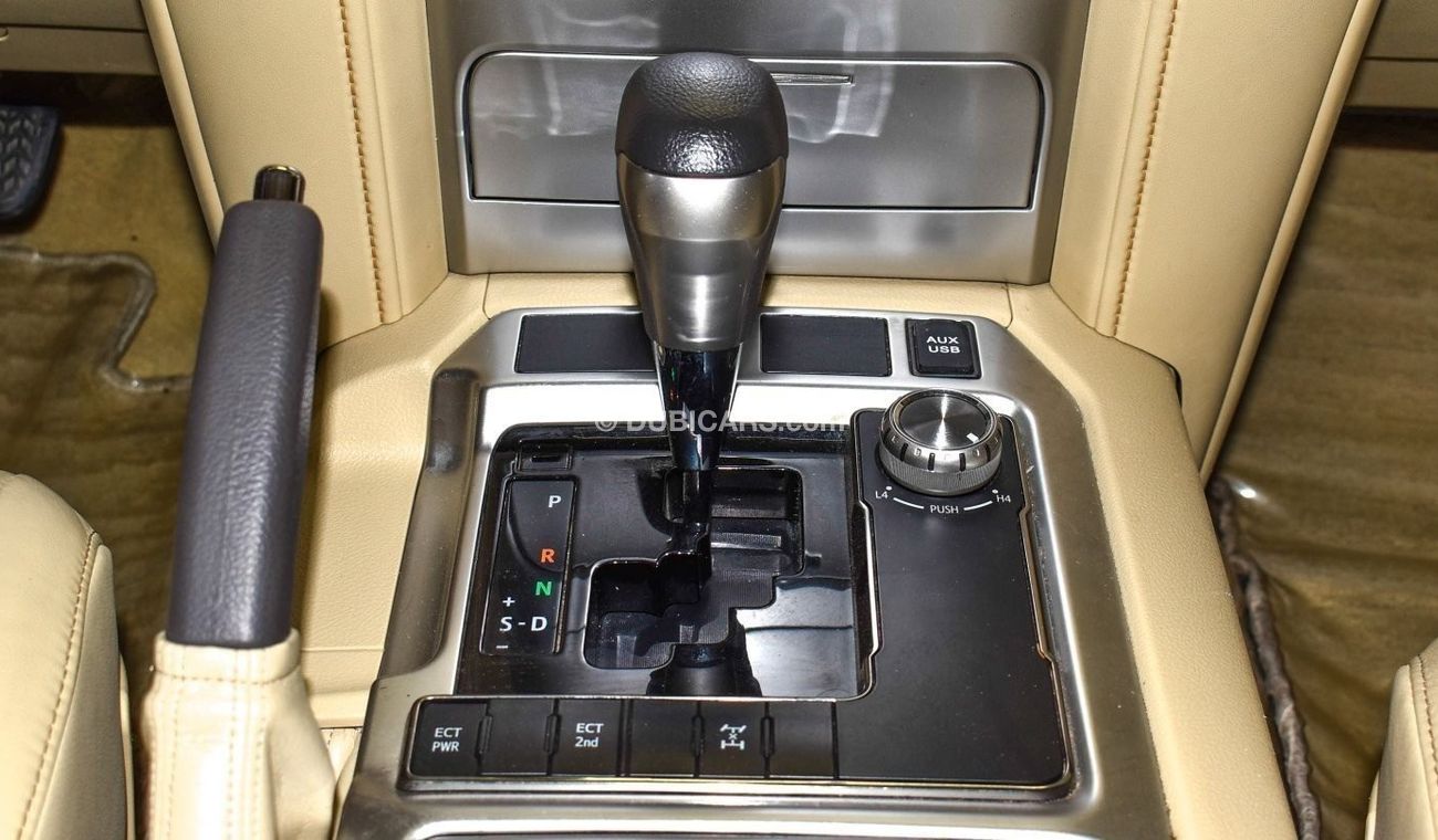 Toyota Land Cruiser GXR V8