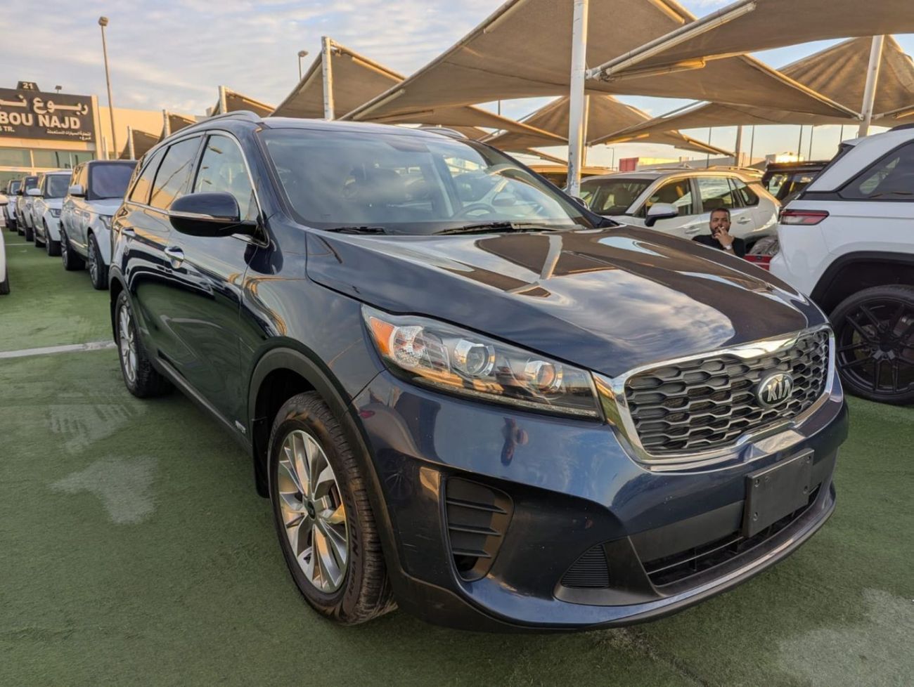 كيا سورينتو Base 2.4L AWD KIA SORENTO 2019 V4 engine 2.4 American clean title no any work required just buy and