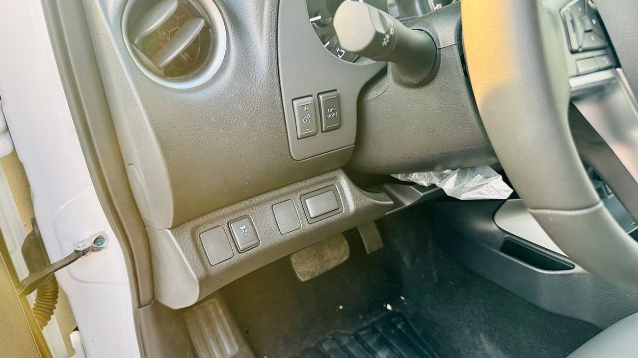 Nissan Navara NISSAN NAVAR LE PLUS  2.5L DC DSL 4WD A/T