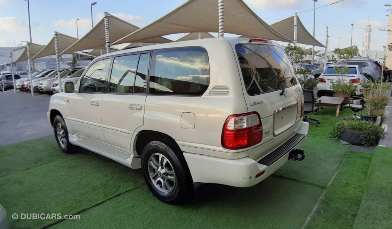 Lexus LX 470 Khaleeji - Number One - Slot - Leather - Sensors - Alloy Wheels - Wood - Back Wing in excellent cond