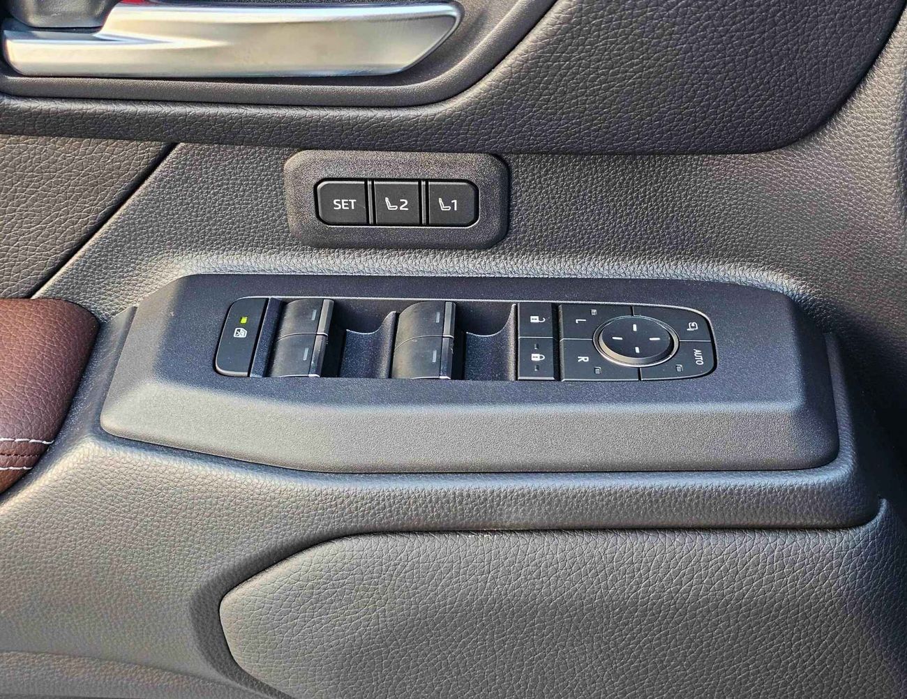 تويوتا برادو LUXURY, 2.8L V4 DIESEL, POWER SEAT WITH 360*CAM / HEADUP WITH SUNROOF (CODE # 68048)