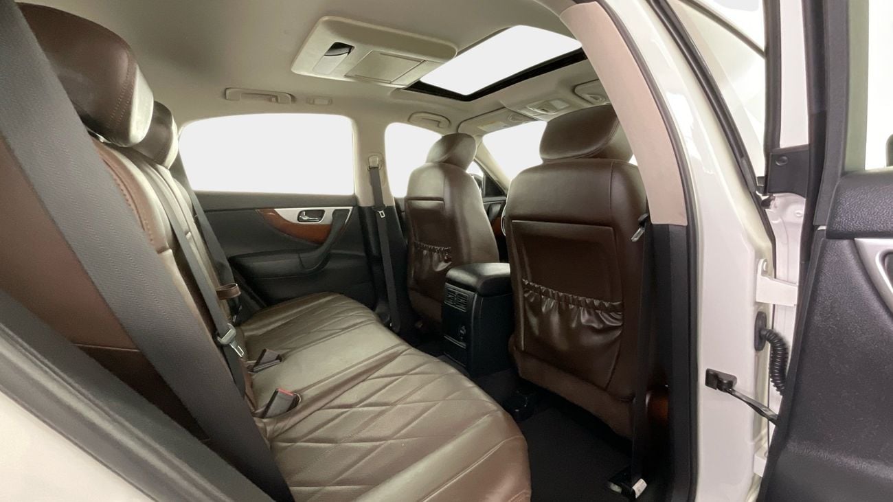 إنفينيتي QX70 Luxury / Luxe Sensory | upto AED 20,000 Ramadan Discount | شامل الضمان | 0 ﺪﻔﻋﺓ ﺃﻮﻟﻯ