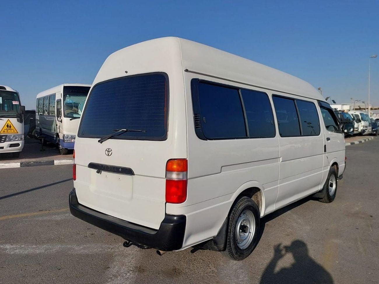 تويوتا هاياس TOYOTA HIACE COMMUTER VAN RHD 2003 MODEL 3.0 L DIESEL MANUAL(PM15151)