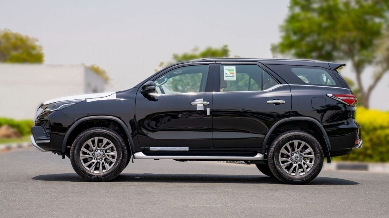 Toyota Fortuner VXR Toyota Fortuner 4.0 2023 black Full Option