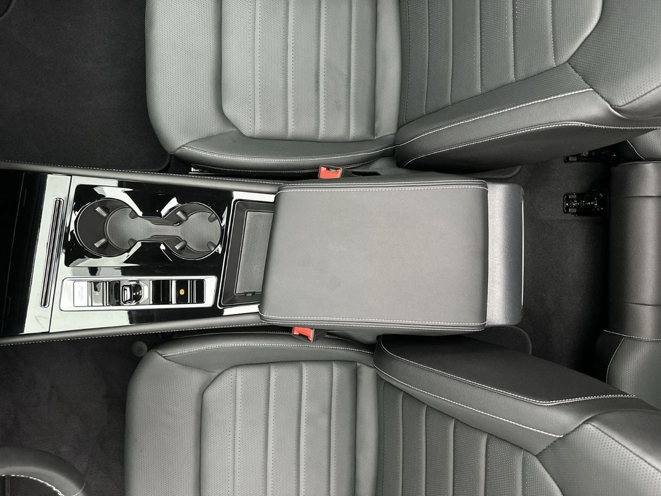 فولكس واجن تيرامونت Comfortline 3.6L Comfortline 2.0 (Ref#53632) - 34,100 AED SAVINGS from New Car