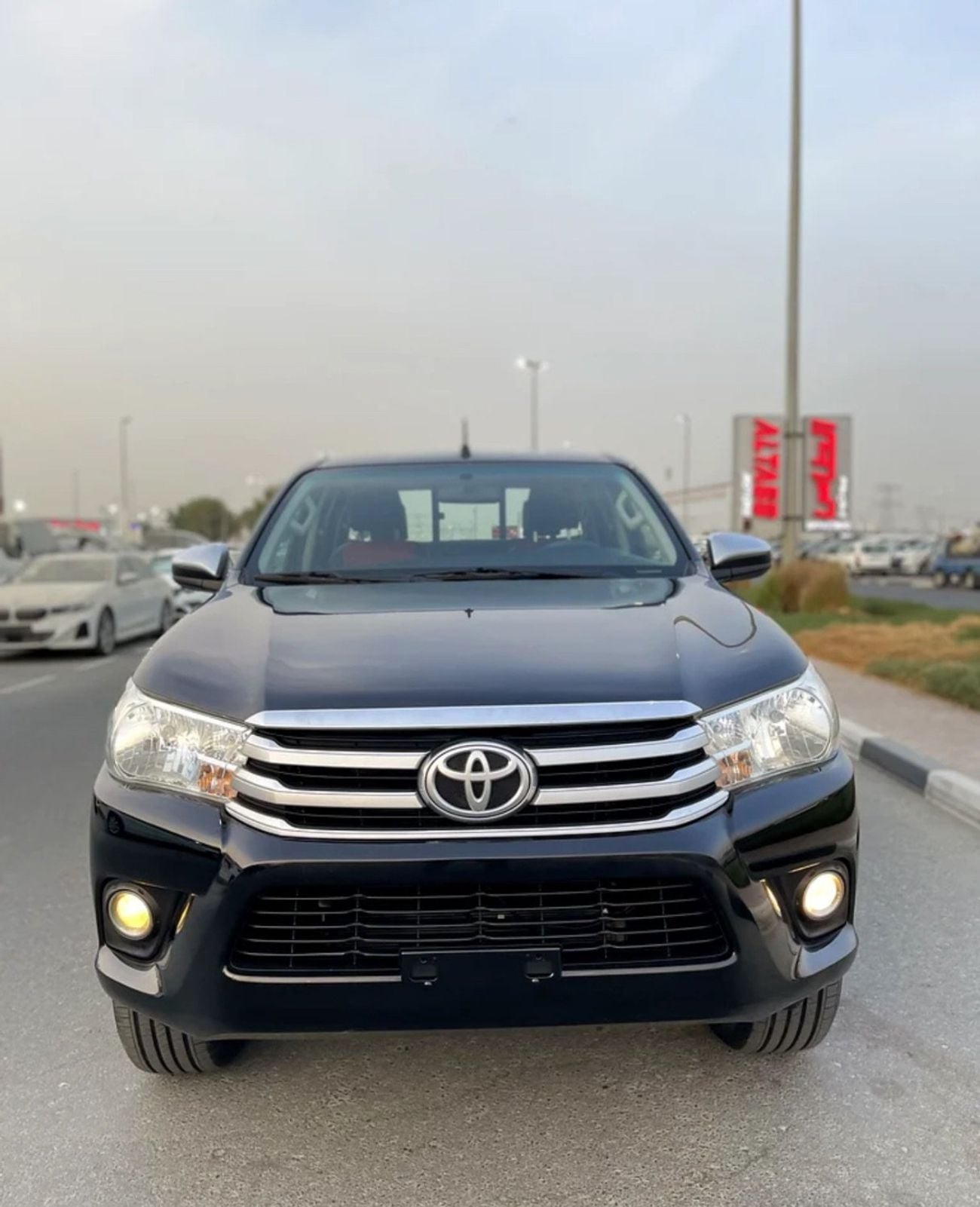 تويوتا هيلوكس GLX 2021 2.7 ENGINE 4 CYLINDER BLACK COLOR INSIDE BLACK AND RED GCC SPECS VERY GOOD CONDITION