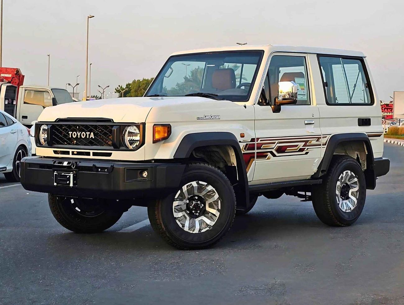 تويوتا لاند كروزر 70 LC71 / 3 DOOR / 4.0L PETROL / DIFF LOCK / WOOD STEERING / 4WD (CODE # 65064)