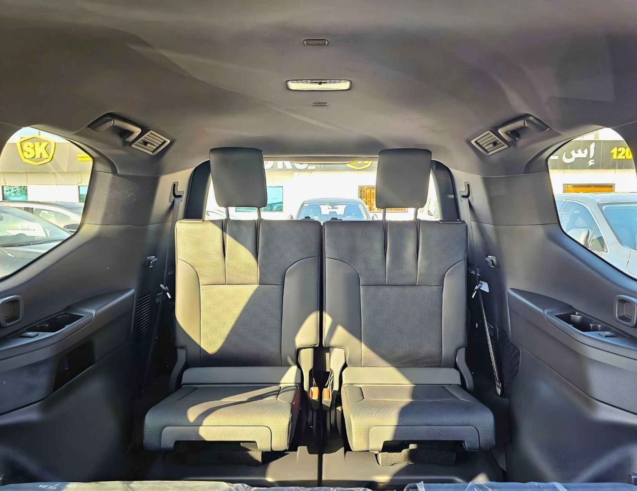 Toyota Land Cruiser GXR TWIN TURBO /3.5L V6 PETROL/REAR ENTERTAINMENT SCREEN /SUNROOF/FRONT PWR SEATS (CODE#GXR3M2)