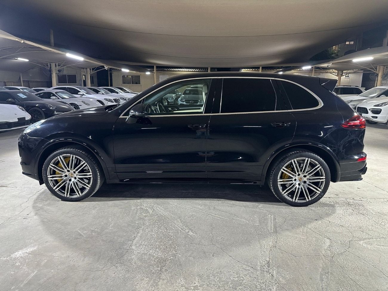 Porsche Cayenne TURBO S | CABRON INTERIOR PACKAGE | PORSCHE SPORTS EXHAUST SYSTEM | SUNROOF