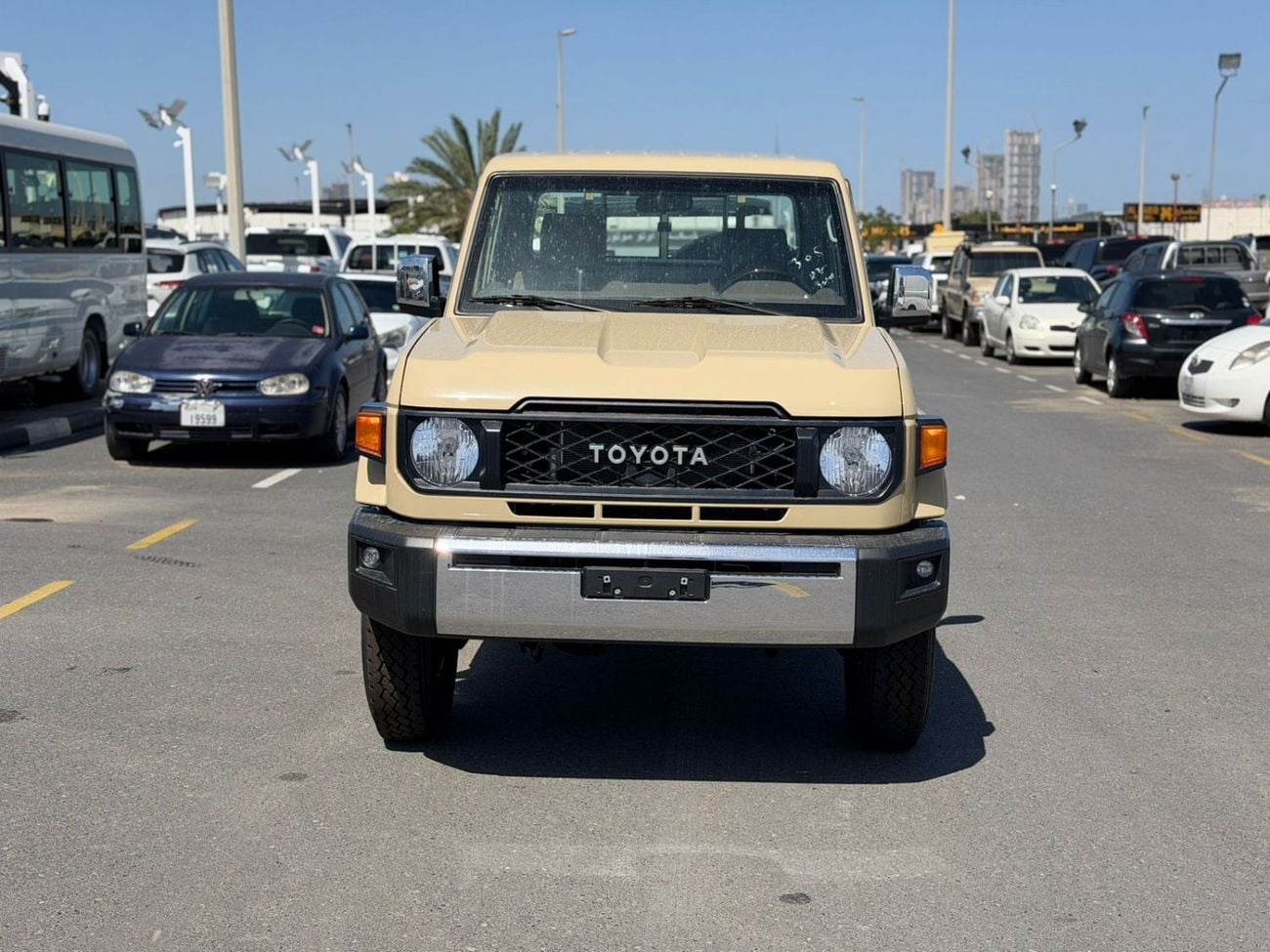 تويوتا لاند كروزر بيك آب LC79 single cabina 4,0L  Automatic model 2026 Basic Oman Spec