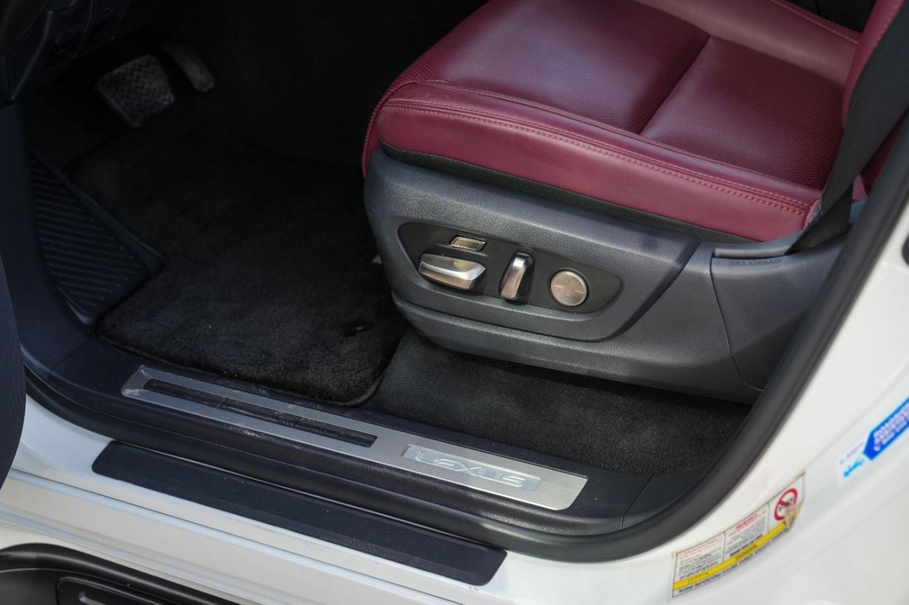 Lexus LX 600 SIGNATURE 2024!! LOW MILEAGE!! WARRANTY AND SERVICE CONTRACT FROM AL FUTTAIM