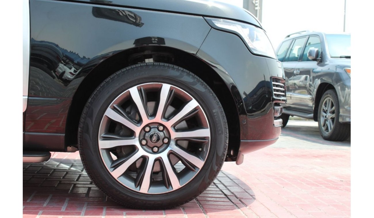 Land Rover Range Rover Vogue SE SUPERCHARGED 2015 GCC LOW MILEAGE FSH WITH AL TAYER SINGLE OWNER IN MINT CONDITION