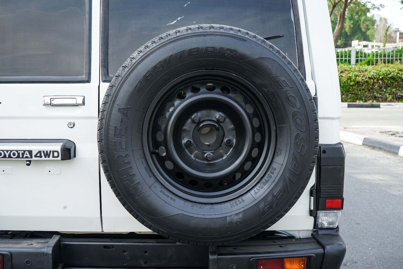 تويوتا لاند كروزر 70 The 2013 Toyota Land Cruiser Hardtop is a rugged, off-road focused SUV from the legendary 70 Series