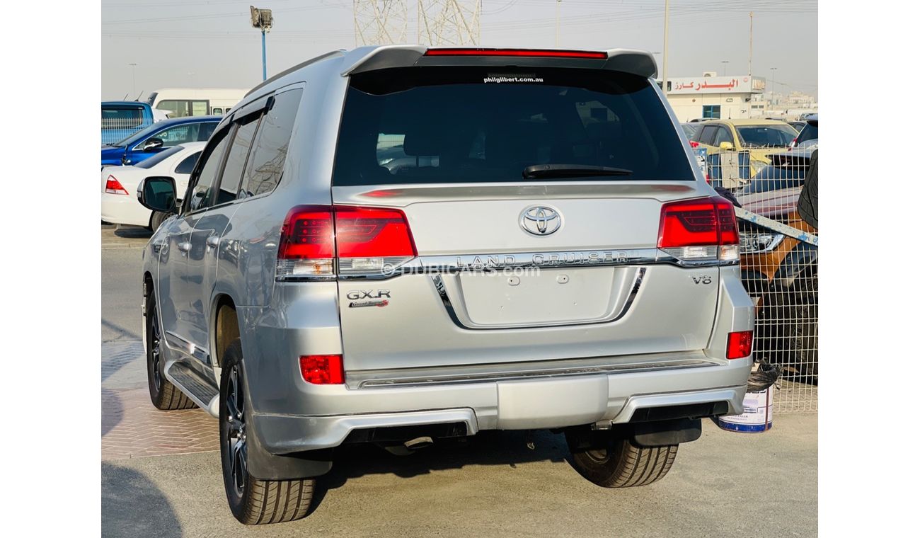 Toyota Land Cruiser Toyota Landcruiser 2016 model for sale from Humera automobile motors in Dubai . silver 2016 model .