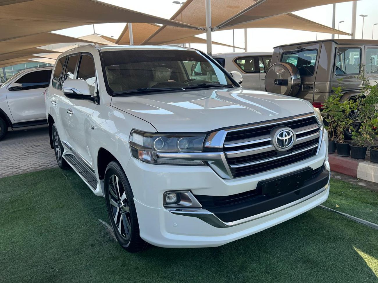 Toyota Land Cruiser VXR 5.7L AWD TOYOTA LAND CRUISER GRAND TOURING 2019 VXR 5.7L /V8