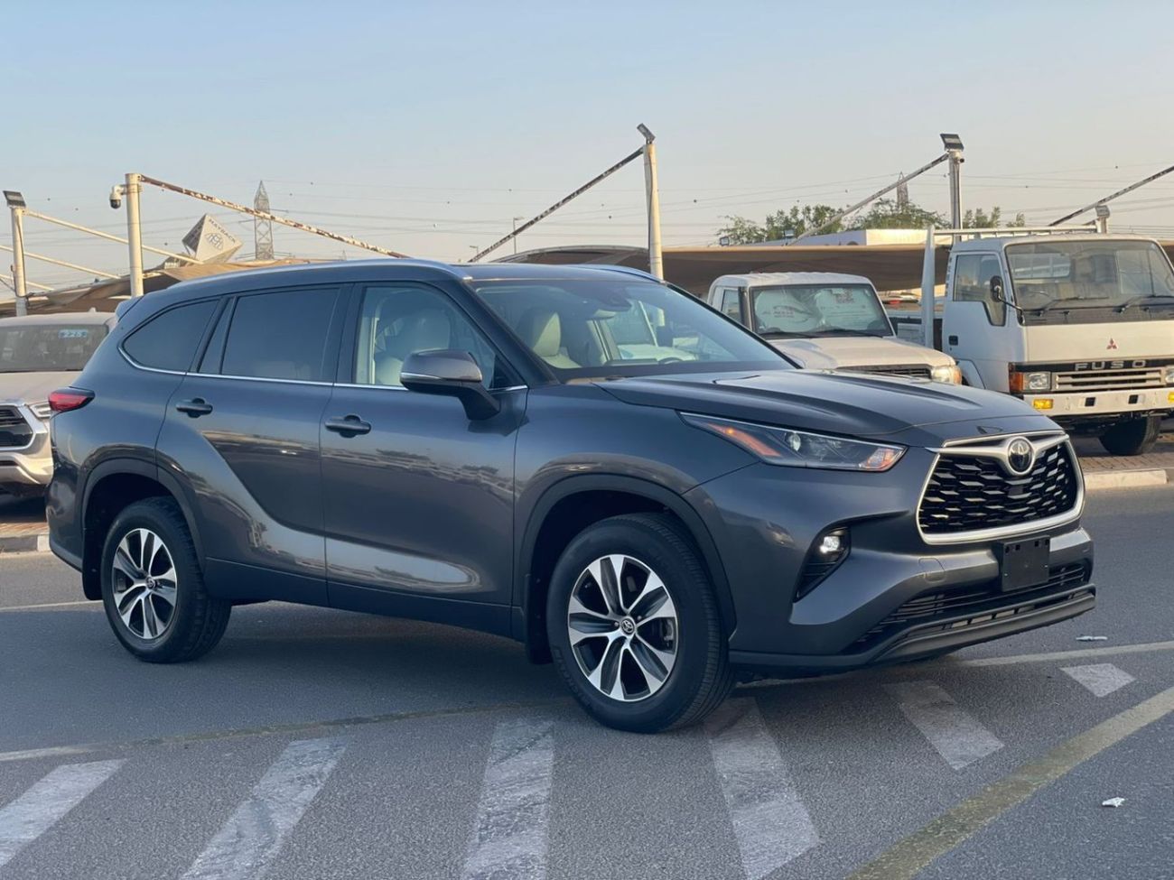Toyota Highlander 2021 Toyota Highlander XLE Premuim Full Option - 3.5L V6 - AWD 4x4 - Push Start & Sunroof With Wirel