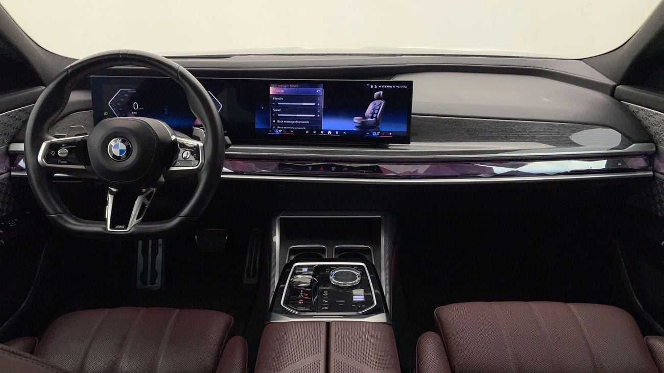 بي أم دبليو 740i 3L 2023 | 0 DP | 3942/Month | 30 Day Return | Service History