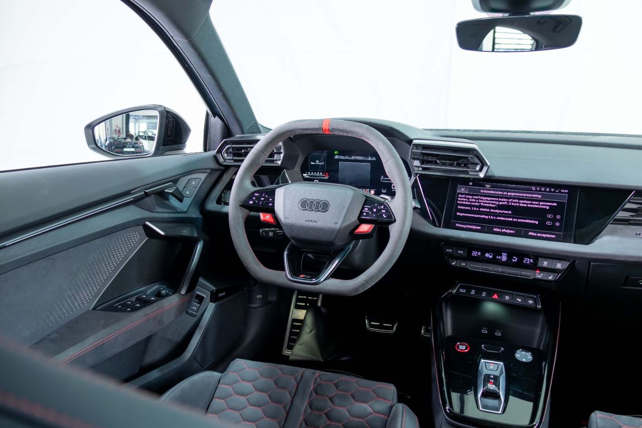 Audi RS3 TFSI quattro 2.5L Sedan Full Option Car - Carbon RS Seats - Kemora Grey - 2025