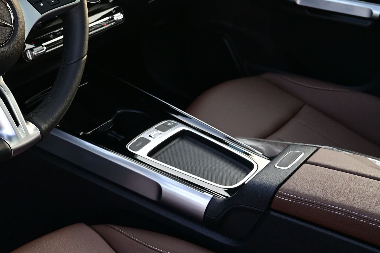 Mercedes-Benz GLB 200 Mercedes-Benz GLB 1.3L Turbo, FWD, Model 2025 Color Black