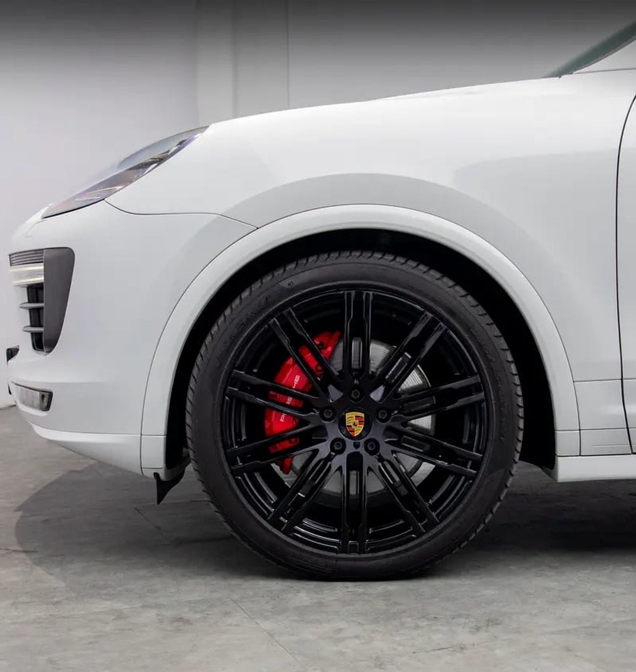 Porsche Cayenne GTS Unlimited KMs Warranty • FDSH • GCC Spec