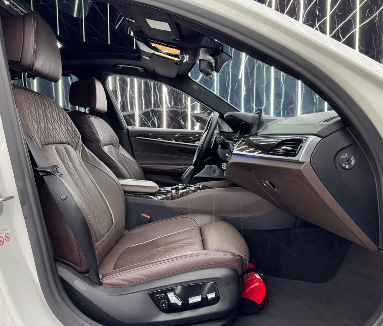 بي أم دبليو M550i STD 4.4L