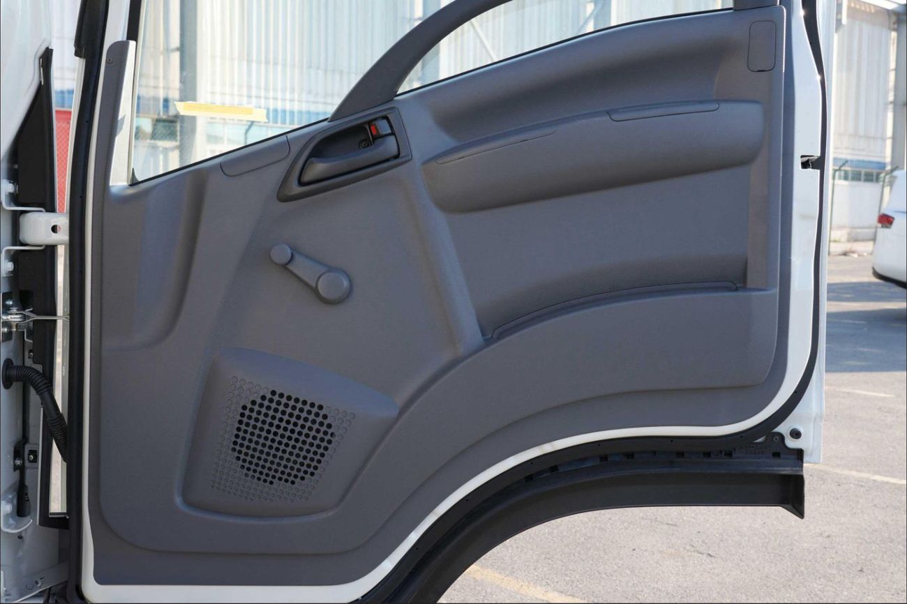 Isuzu NPR 4.6 L 6.5 T Chassis Cab