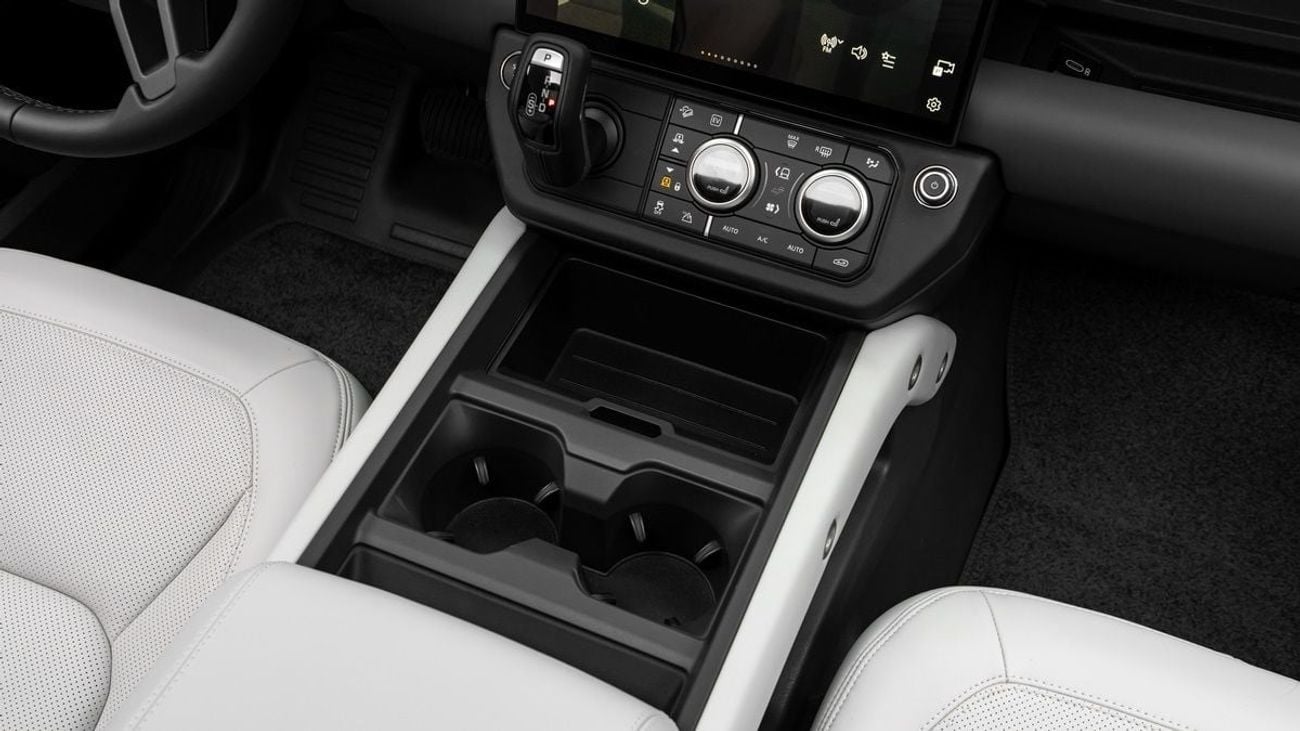 Land Rover Defender X-Dynamic HSE P400e - 2026