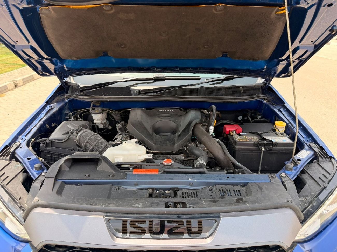 Isuzu MU-X HALF OPTION