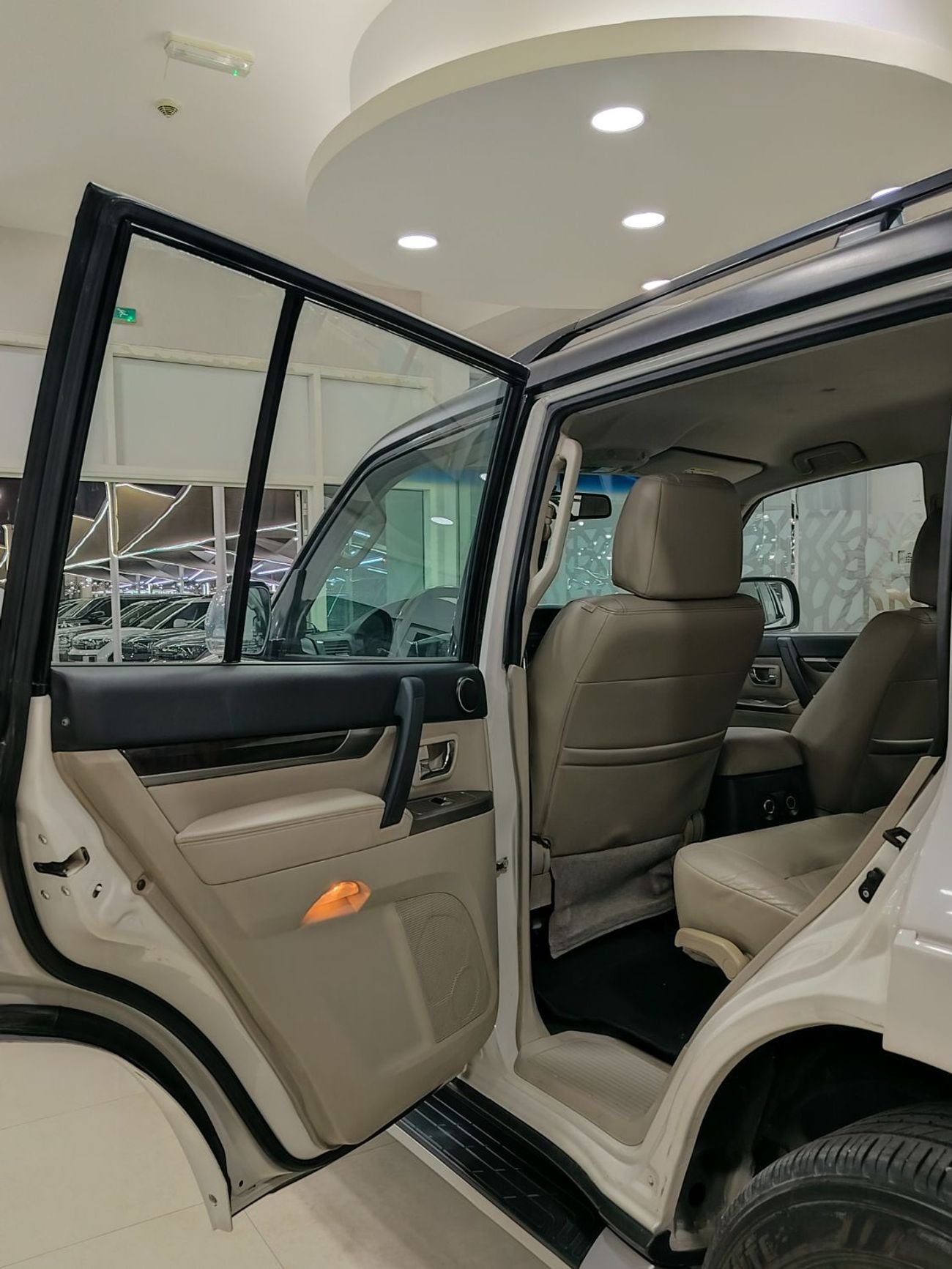 Mitsubishi Pajero GLS H/L PLATINUM PLUS
