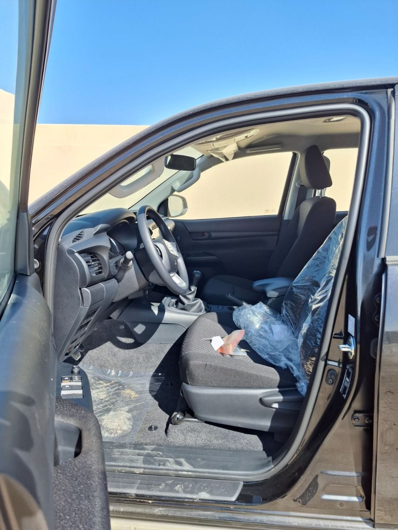 تويوتا هيلوكس Toyota Hilux Double Cabin Petrol 2.7L Manual Wide body
