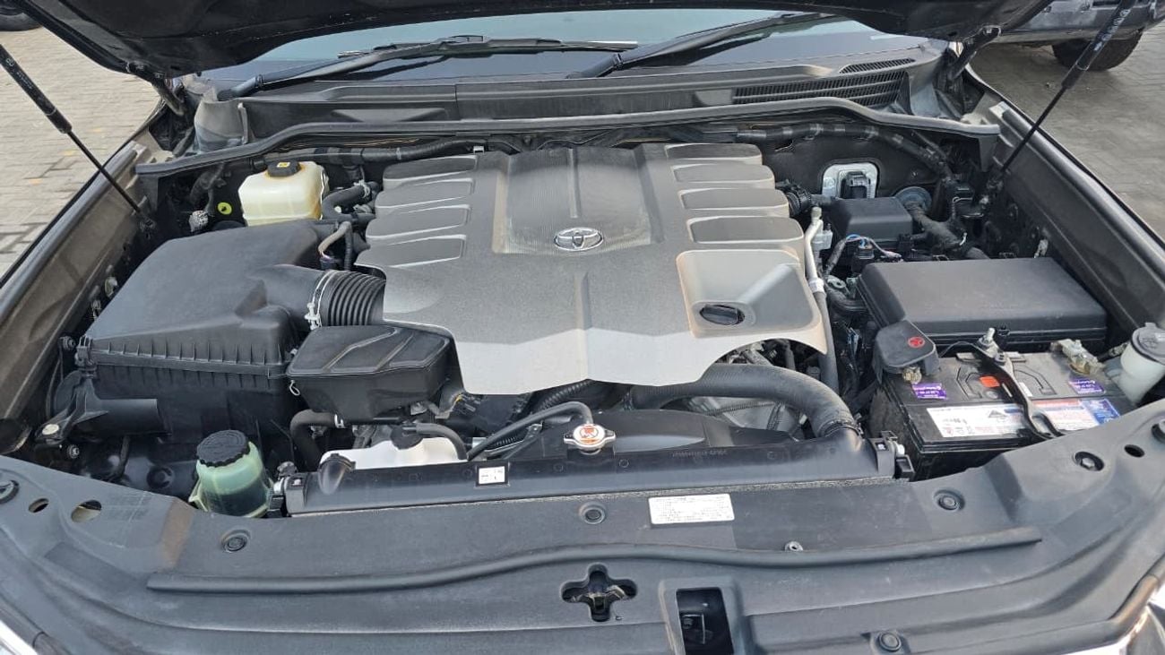 Toyota Land Cruiser VXR V8 Engine Diesel Engine RHD Full Option