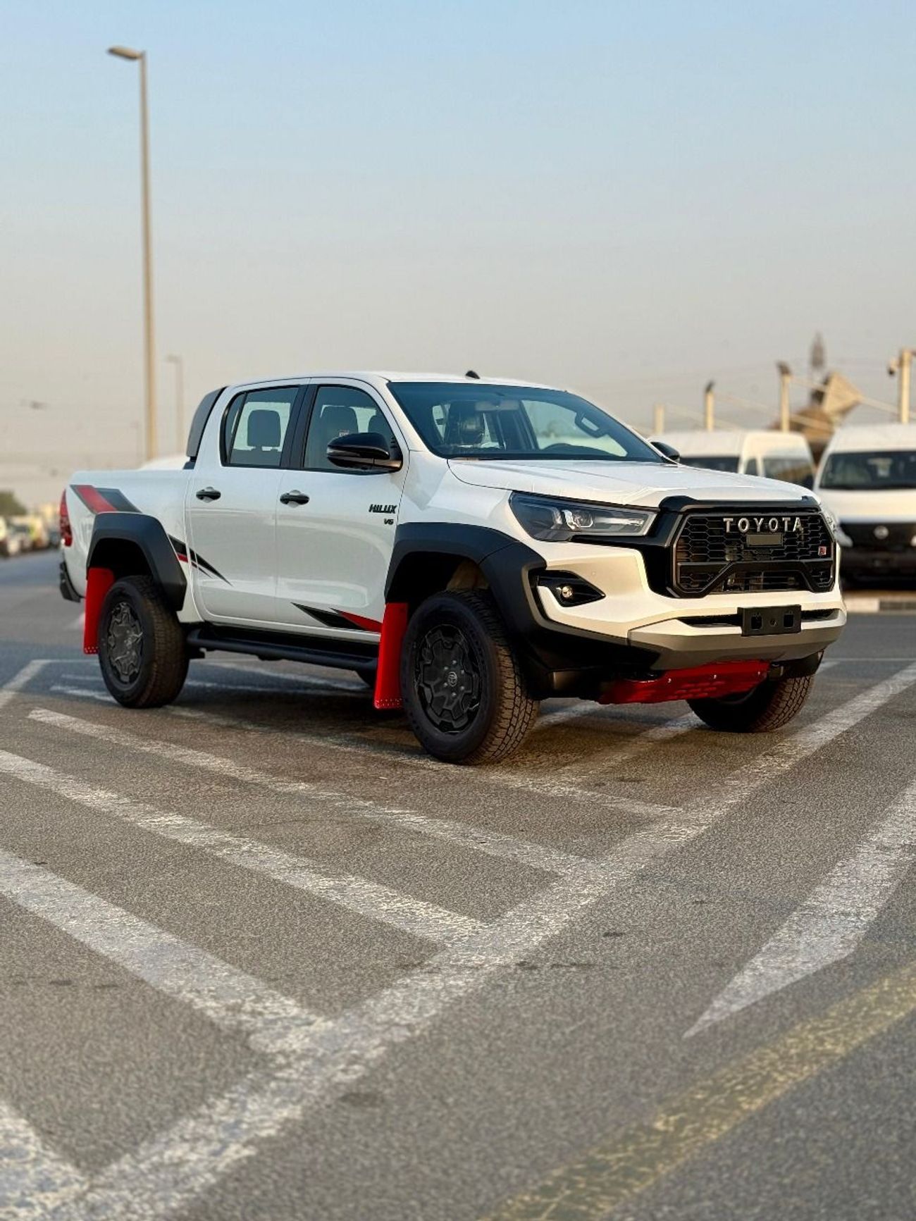 تويوتا هيلوكس GR Sport 4.0L 4x4