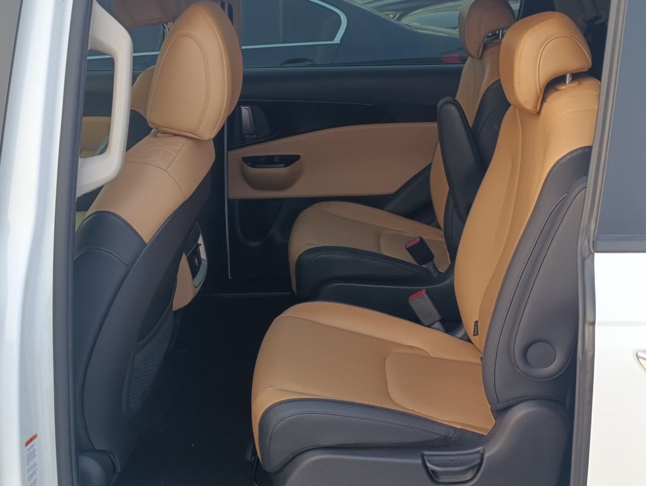 Kia Carnival STD (NON GCC)
