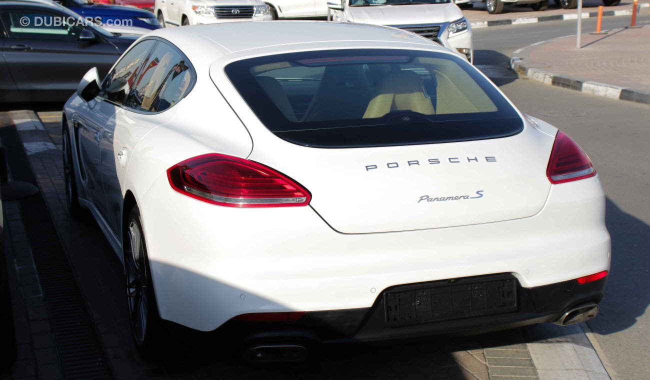 Porsche Panamera S