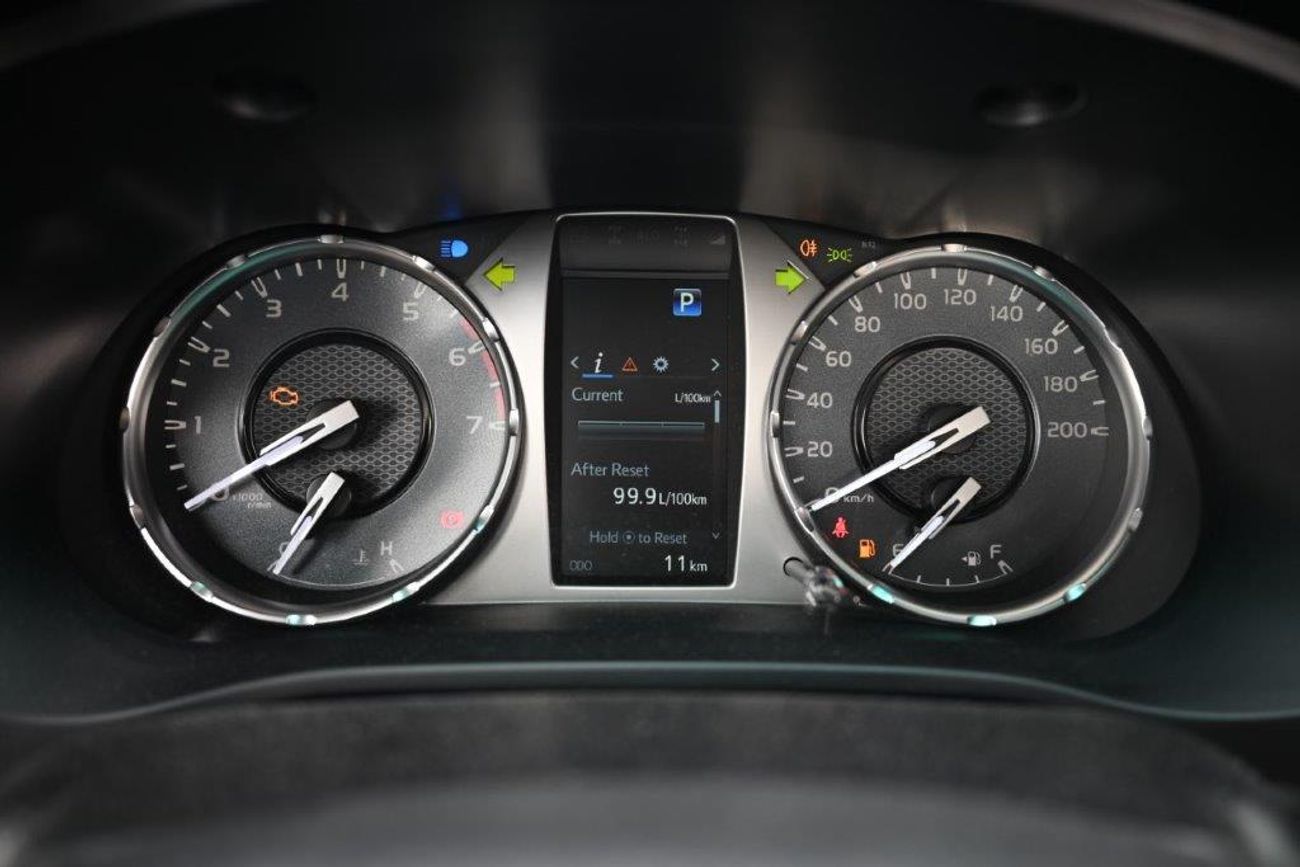 Toyota Hilux 2.7L 4wd Mid option