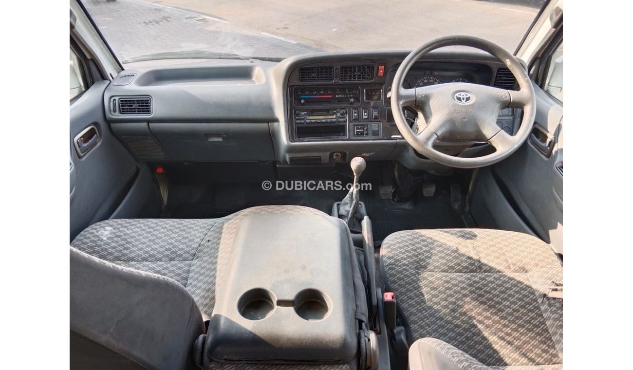 Toyota Hiace TOYOTA HIACE VAN RIGHT HAND DRIVE (PM1602)