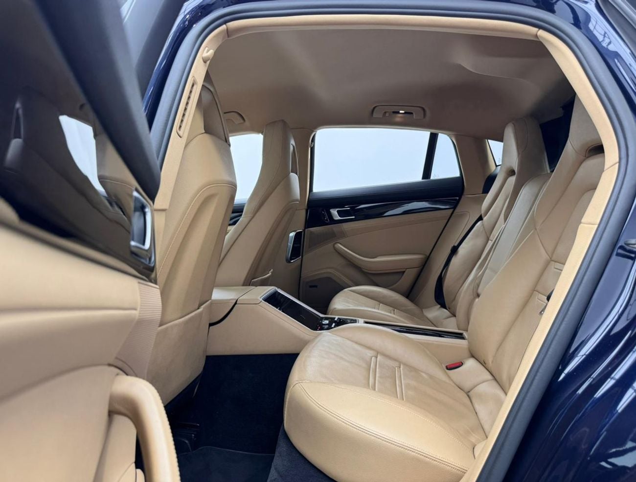 Porsche Panamera 2017 Porsche Panamera 4S, Full Service History, Sport Chrono Package, Excellent Condition, GCC